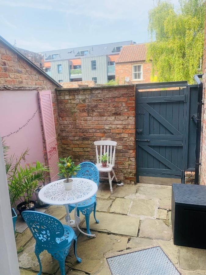 The Location- 1 Free Private Parking Space - 60 Second Walk 2 Minster! York Exterior photo