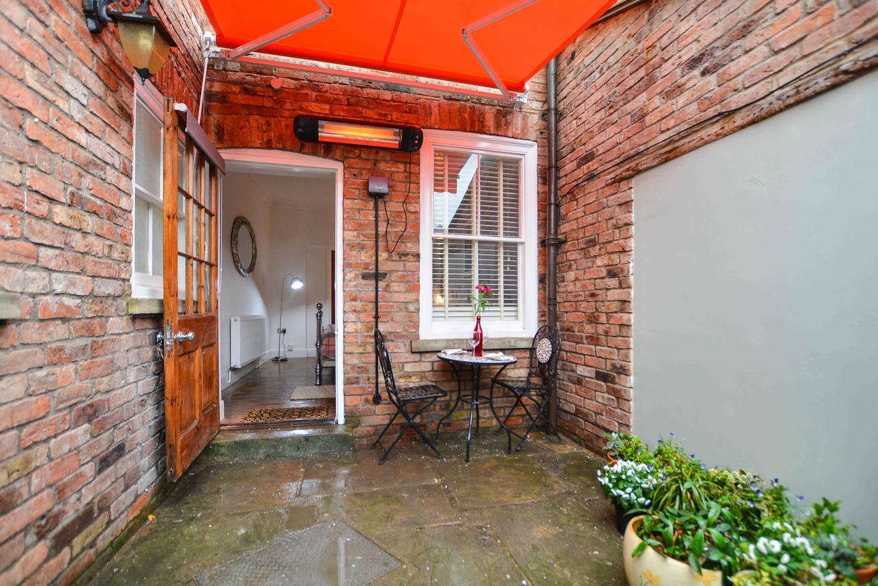 The Location- 1 Free Private Parking Space - 60 Second Walk 2 Minster! York Exterior photo