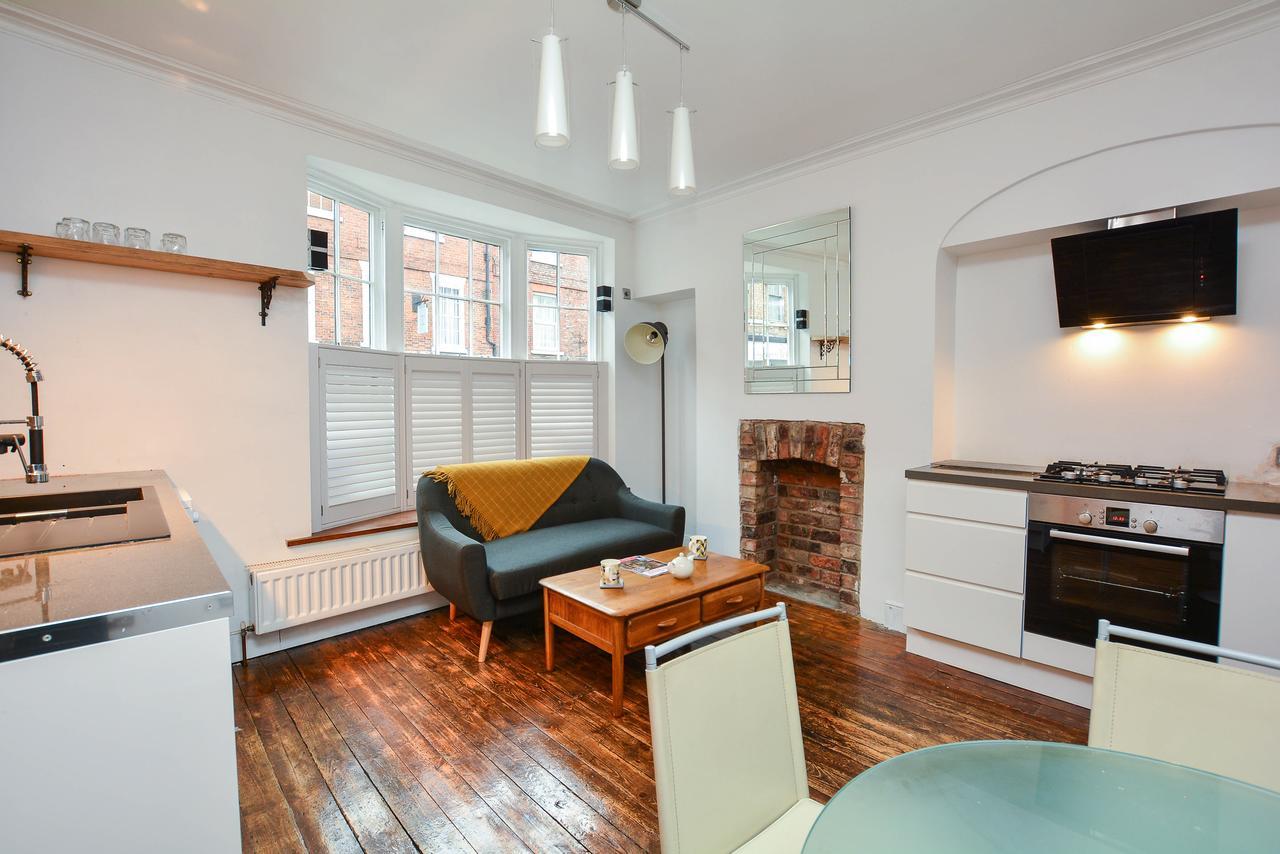 The Location- 1 Free Private Parking Space - 60 Second Walk 2 Minster! York Exterior photo