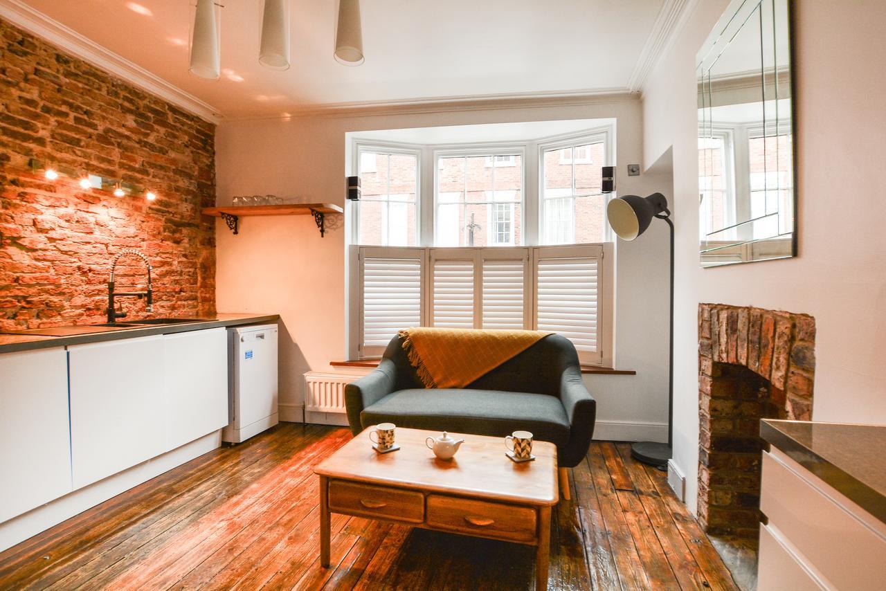 The Location- 1 Free Private Parking Space - 60 Second Walk 2 Minster! York Exterior photo